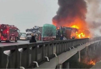 湖南高速重大伤亡车祸：数十辆相撞爆炸燃火