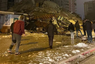 “土耳其：7.8级地震是能摧毁一切的力量”