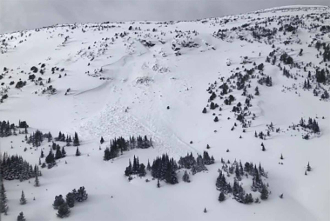 A photo provided by Avalanche Canada shows the area near Tatla Lake, B.C. where two skiers were killed in an avalanche Feb. 11. (Avalanche Canada)