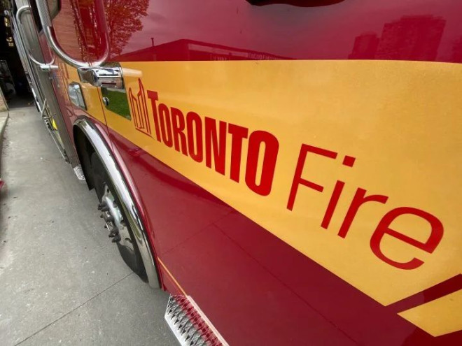 Toronto firefighter in hospital after industrial blaze in Liberty Village -Toronto | Globalnews.ca