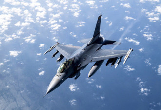 传美F-16第1发没射中不明物！40万美元瞬间飞了
