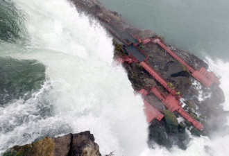 伊州母亲疑寻短 携5岁子跳下尼加拉瀑布 1死1重伤
