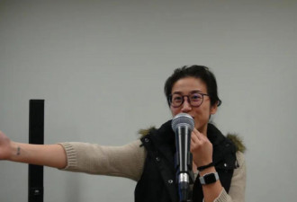 压力大的年轻人 在脱口秀训练营里找出口