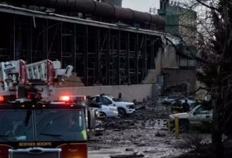 黑烟冲天… 美俄州金属工厂起火爆炸