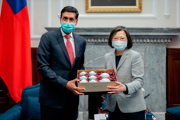 蔡英文会见美议员代表团美台将加强军事交流| 中國報China Press