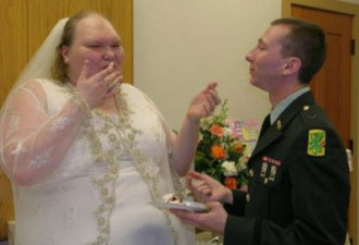 男子婚照因新娘太丑走红 10年后记者再访 惊呆了