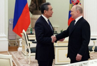 俄罗斯入侵乌克兰一周年与中国角色、BNO移民的护照烦恼
