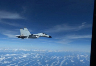 美记者目睹中国战机与美巡逻机南海上空遭遇
