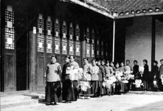 老照片：她们是中国最早的女大学生