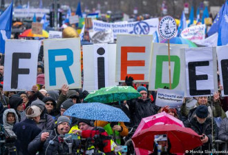 柏林万人“和平”示威：停止军援 立即和谈