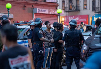 纽约：警察“水壶战术” 打得人牙嘴开裂脱臼骨折…