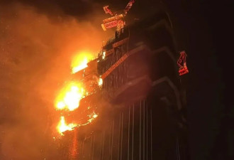 现场直击 香港突发恐怖大火 连烧6栋大楼