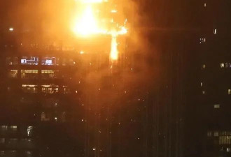 现场直击 香港突发恐怖大火 连烧6栋大楼