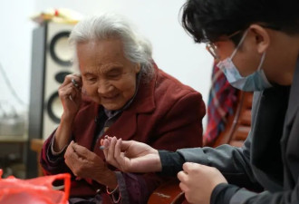1.2亿中国老人：最孤独年纪 失去听能力