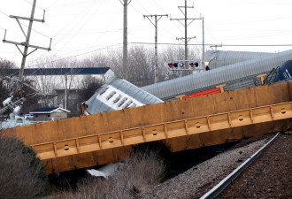 一个月内第二起：美俄州火车翻车出轨，画面曝光