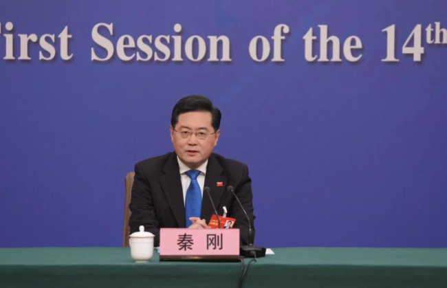 秦刚回应中俄贸易是否可能弃用美元:什么货币好用,就用什么货币_中华网