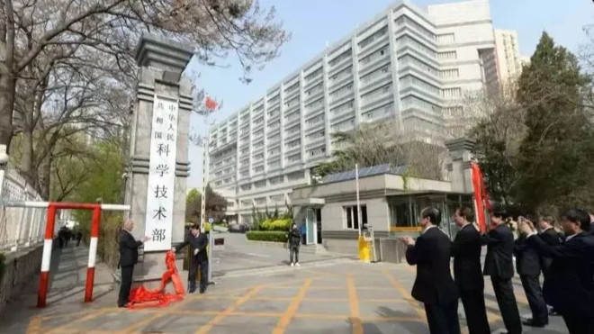 男德班”探访录:男人应该怎样做伴侣?_凤凰网