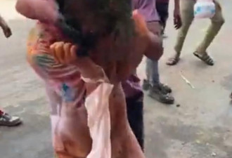 日本女印度遭4男当街乱摸狂喷液体 尖叫影片疯传