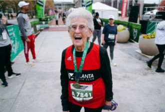 超狂：98岁老妇 59分跑完5公里保持世界纪录