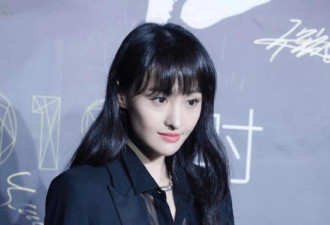 郑爽亲自出庭身形消瘦 未得到孩子抚养权