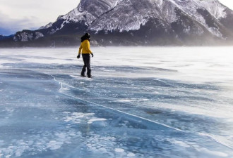 加拿大冬季神奇的气泡湖，美得冒泡！