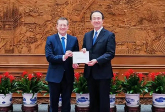 抵京履新 法驻华大使的中文名有何特殊？