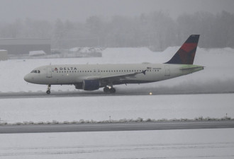 风暴夹湿雪 东北部雪灾 断电、停课、班机滑出跑道