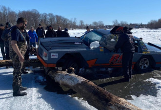 【视频】加拿大冰上赛车突发意外 湖面崩裂车辆沉入水底