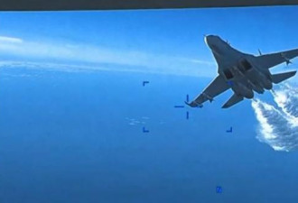 无人机坠毁前影片 Su-27逼近倾倒燃油