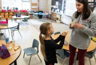 加拿大预算案将提供中小学生免费午餐？