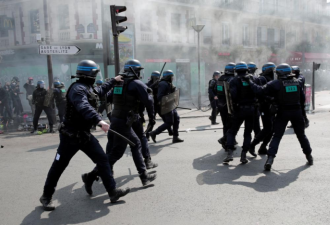 法国反退休改革抗议趋暴力 周六81人被捕