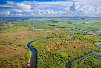 额尔古纳河在草原上蜿蜒流淌 自然净土
