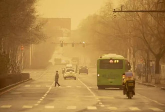 今年规模最大的沙尘暴袭击中国北方十八个省区市