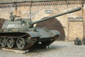 俄军掏出棺材本 70年前苏联坦克开赴乌