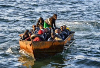 两艘移民船突尼斯海岸沉没 近30人死亡数十人失踪