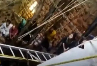 印度一寺庙地板坍塌35人死亡:大量民众跌12米深井