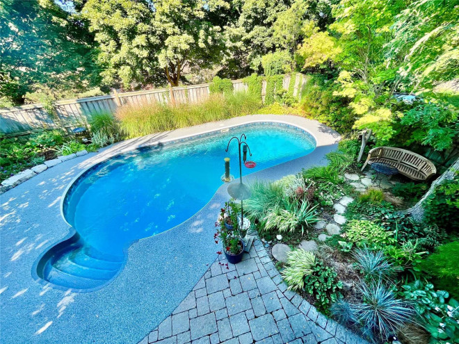 Toronto Life, Real Estate, House of the Week, Thornhill: pool