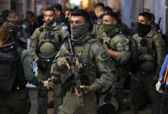 以色列军警和巴勒斯坦民众在阿克萨清真寺再冲突