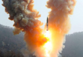 不满美韩频军演 朝鲜放话：“核战边缘”