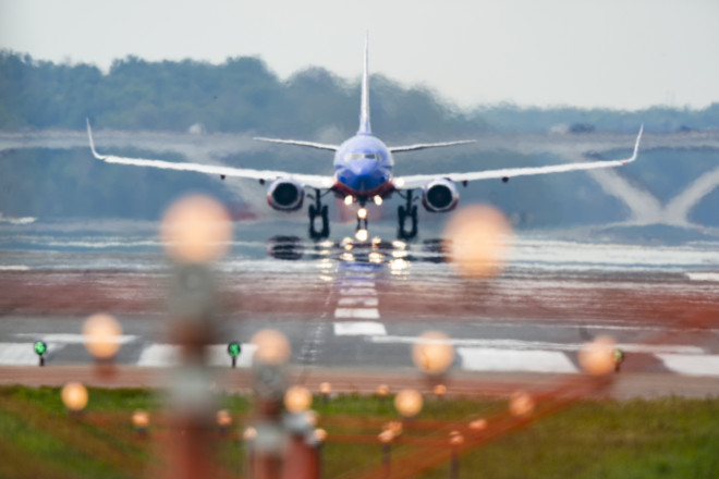 一群被裁員、不專業的航空員工如何讓到站飛機10分鐘內離站? | 全球財經| 全球| 聯合新聞網