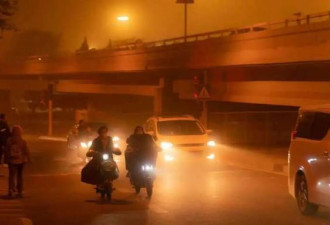 北京沙尘暴爆表 空气质量陷重度污染水平