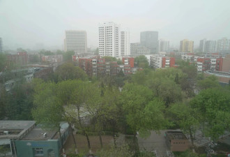 中国江南泥雨来袭！北京出现“回锅沙”