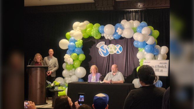 Janice and Randy Glays accepting their $60 million Lotto Max win from the March 31 draw. (April 14, 2023. Source: Megan Petricig/ Western Canada Lottery Corporation)