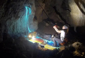西班牙极限运动员在地下洞穴生活500天，望破纪录