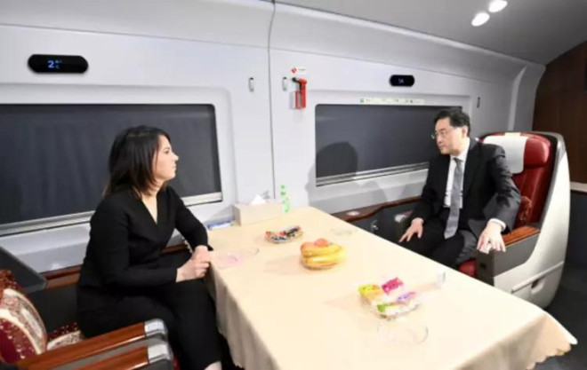 德国外长为啥与马英九使用同款高铁靠垫?_新浪新闻