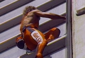 【视频】37年前！这个男人徒手爬上多伦多国家电视塔成为传奇