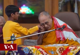 达赖喇嘛“舌头门”真相曝光 印度男童打脸中共