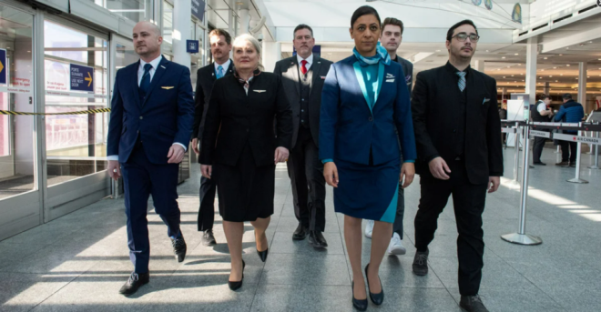 flight-attendants-in-airport