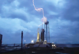 发射台遭多道雷击画面曝光 美SpaceX火箭发射推迟