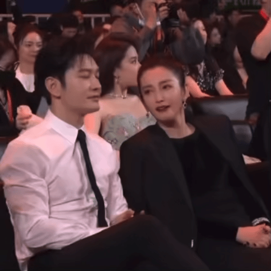 黄晓明大胆认爱，细节被扒光，真是婚内出轨？